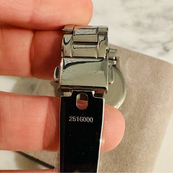 Michael Kors Watch NWOT in box - Picture 6 of 7